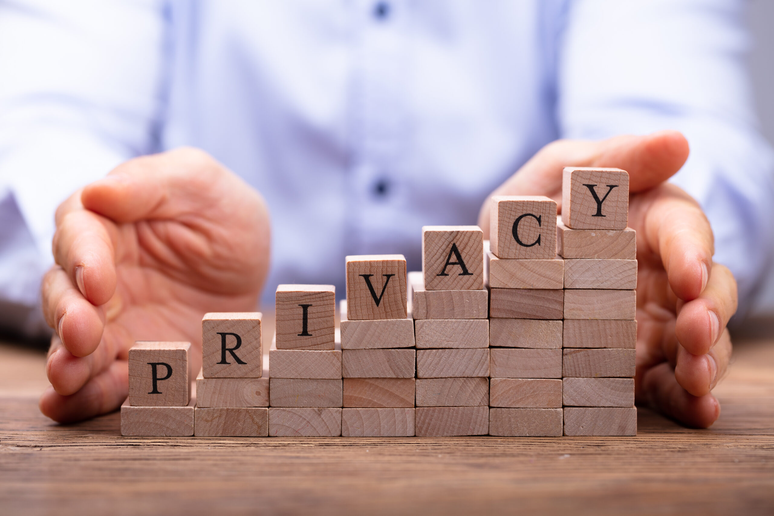 PRIVACYと書かれた積み木